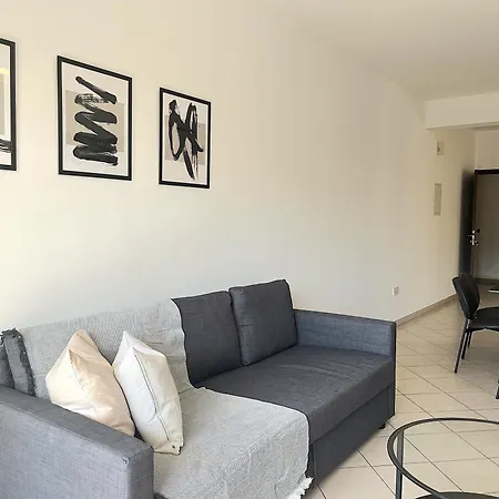 Phaedrus Living Allure Apartment